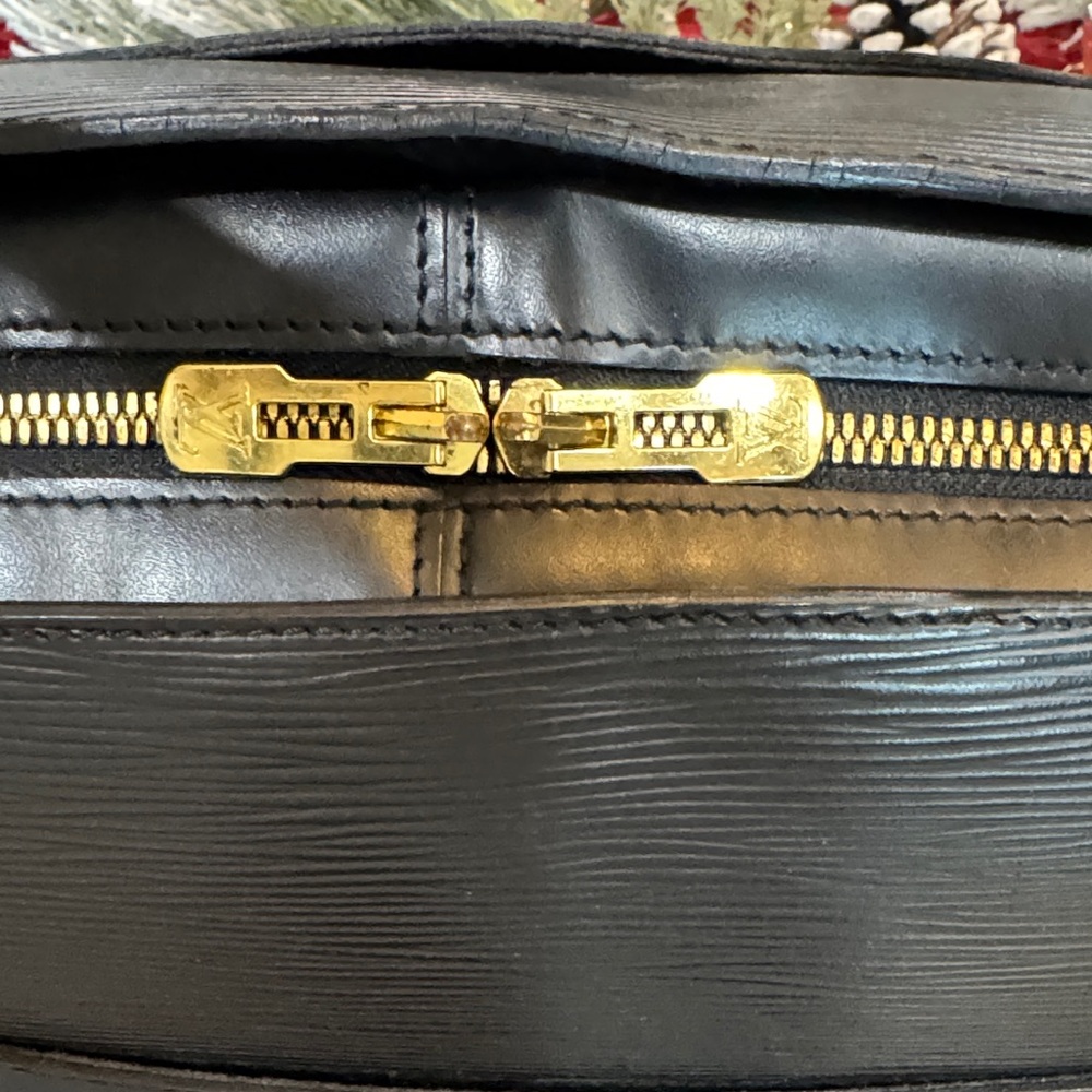 Louis Vuitton EPI suitcase / weekend bag** Elegant Black Textured bag AUTHENTIC - Picture 5 of 11